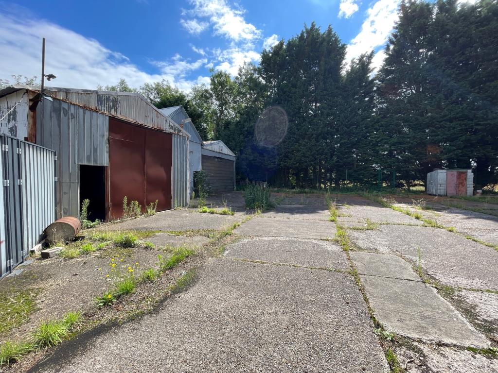 Lot: 39 - COMMERCIAL PROPERTY AND YARD WITH PLANNING - View of yard and entrance to the lock up units